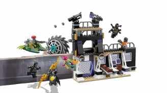 Thresher-Attack6-LEGO-Avengers