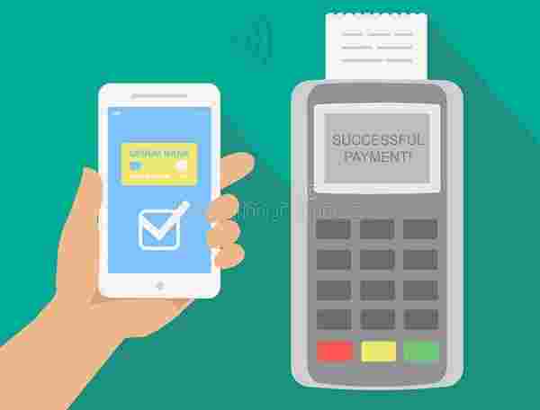 pagamento mobile tramite smartphone la mano umana tiene il telefono cellulare con nfc per fare il pagamento senza contatto 74258410 min