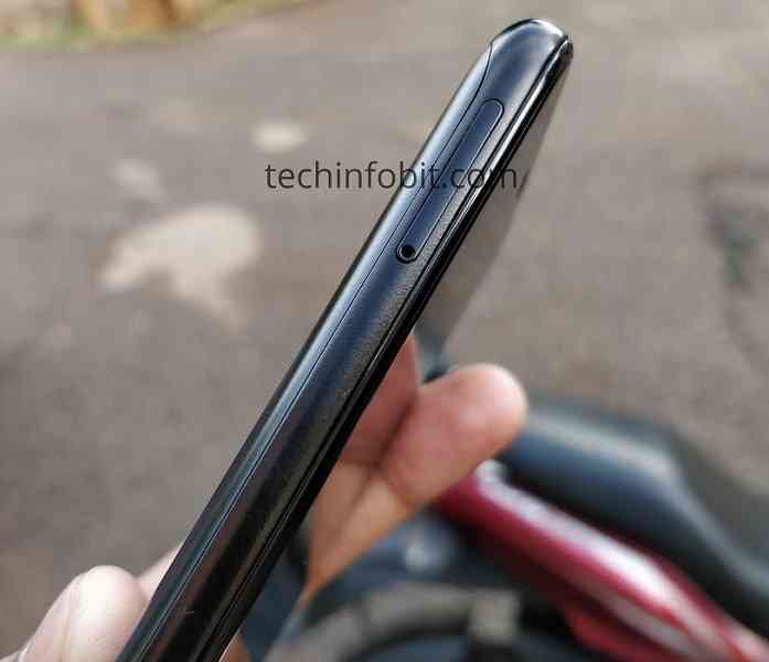 Moto One The First Ever Motorola Phone With Display Notch Real Photos Of Moto One Leaked techinfoBiT 3 min