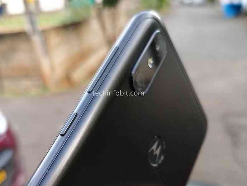 Moto One The First Ever Motorola Phone With Display Notch Real Photos Of Moto One Leaked techinfoBiT 6 min