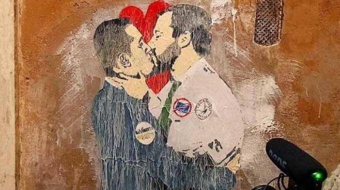 1521792168667 1521792240.jpg a roma spunta murales bacio tra salvini e di maio