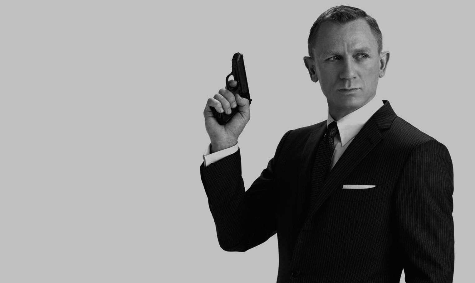 Daniel Craig james bond BW min