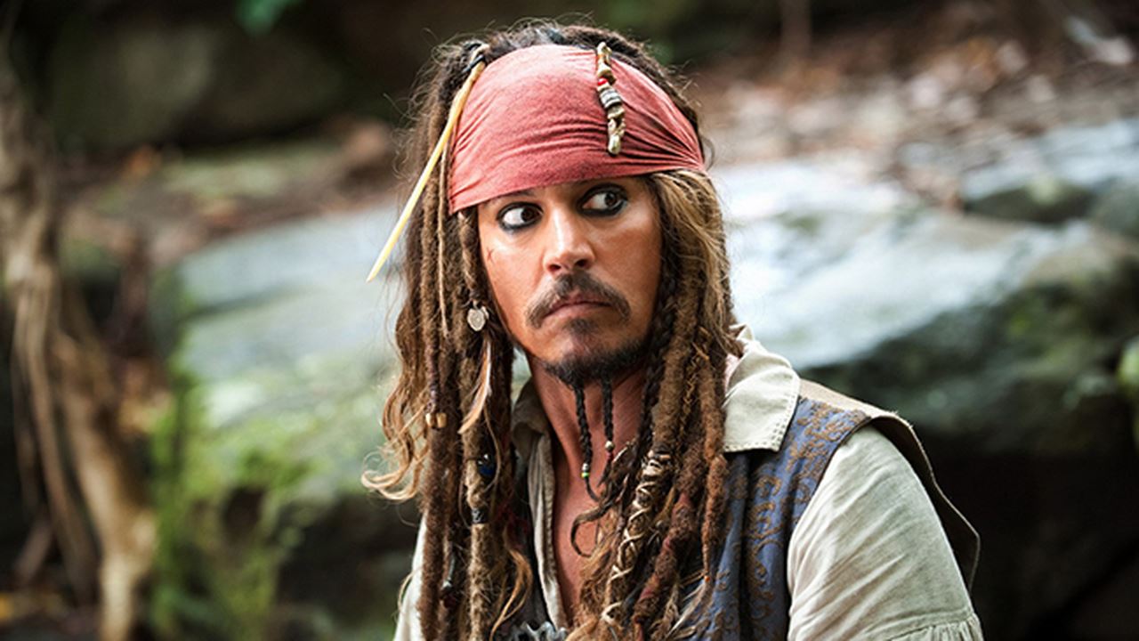 johnny depp surprises fans as captain jack sparrow at disneyland