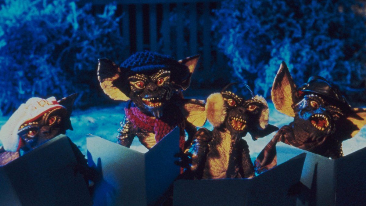 Gremlins Carolers 1200 675 81 s