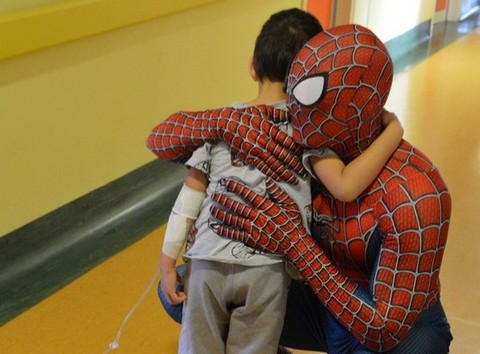 Spider-Man riceve l'onorificenza di Cavaliere dell'Ordine al Merito della Repubblica! 2 s 86ef69e8f0