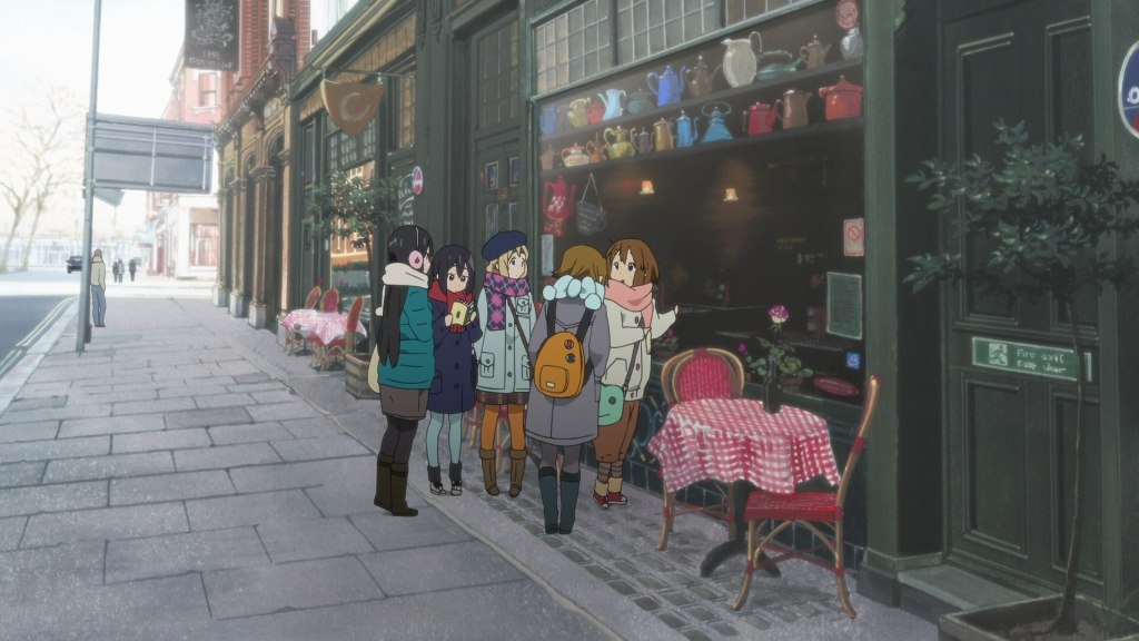 K-On! -- Una delle doppiatrici visita le location del film 1 K-On! Café