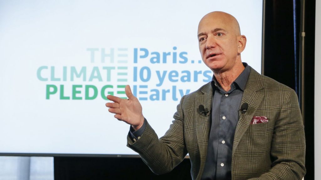 Jeff Bezos al Paris Climate Pledge