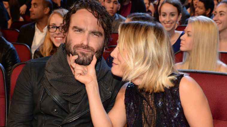 Johnny Galecki e Kaley Cuoco fidanzati