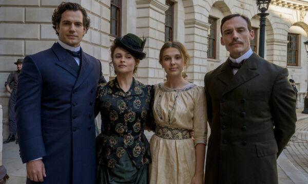 millie bobby brown, sam claflin, henry cavill e helena bonham carter in enola holmes