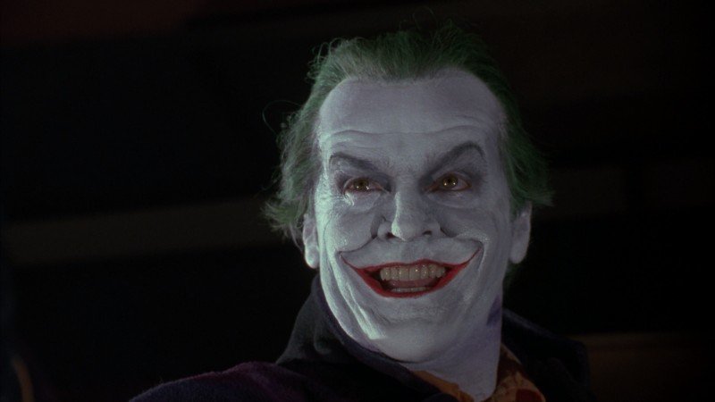 jack nicholson e il temibile joker in una scena del film batman di tim burton