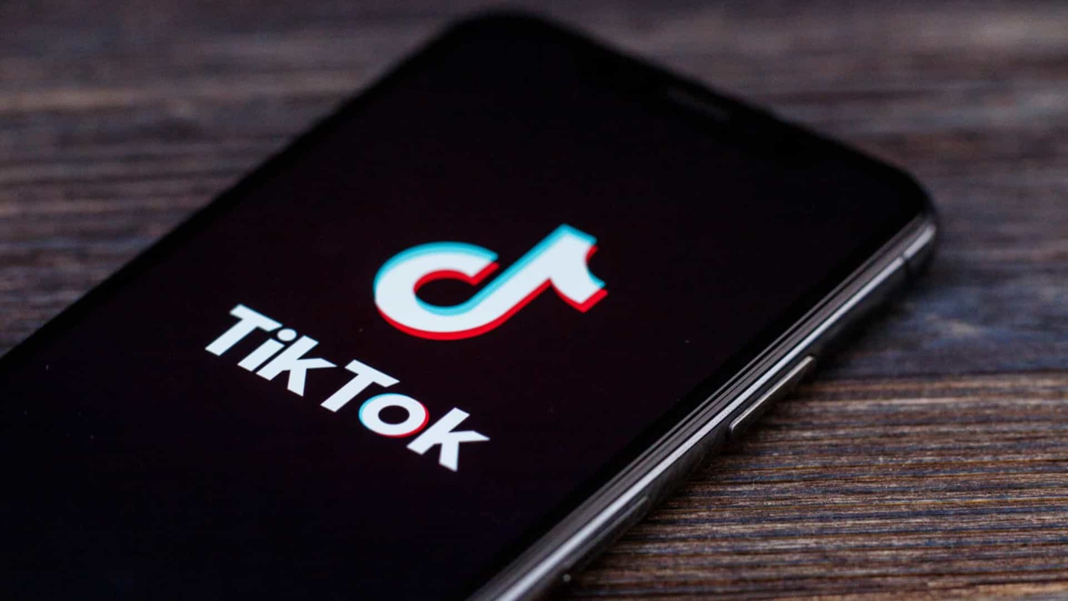 Tik Tok or YouTube Discover the most addictive app