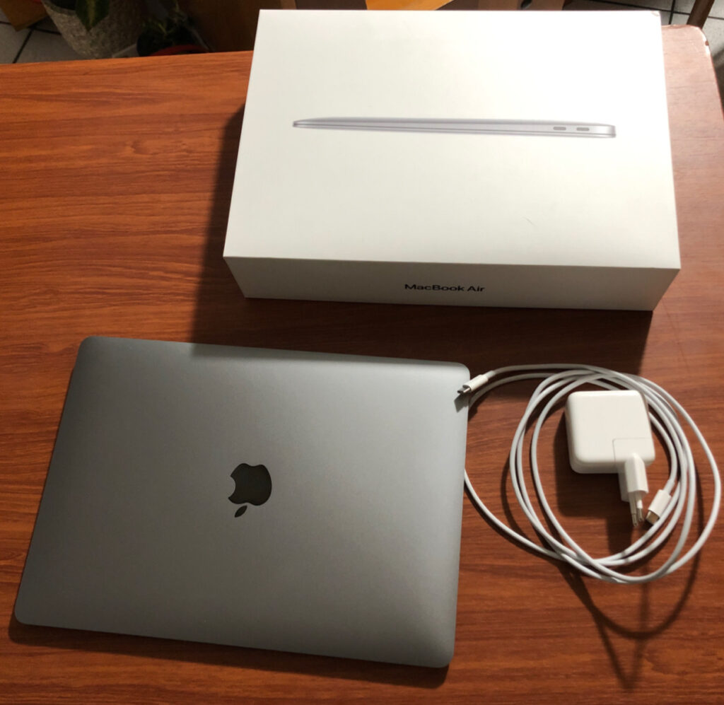 MacBook Air confezione contenuto