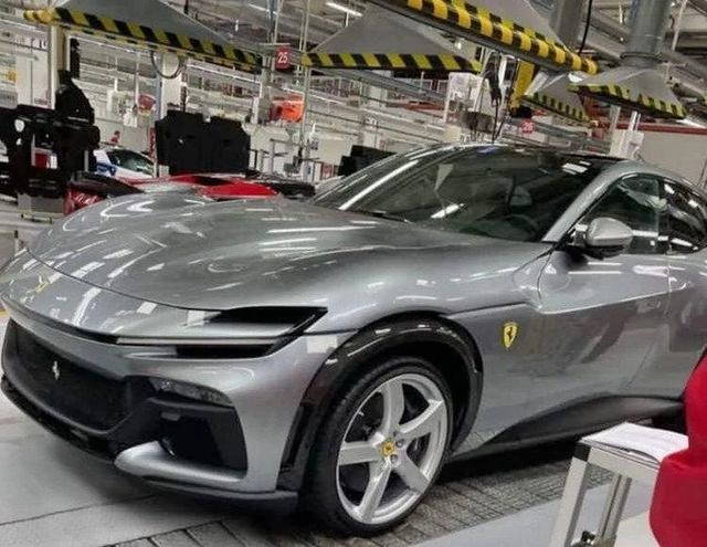 Ferrari Purosangue SUV prime foto ufficiali