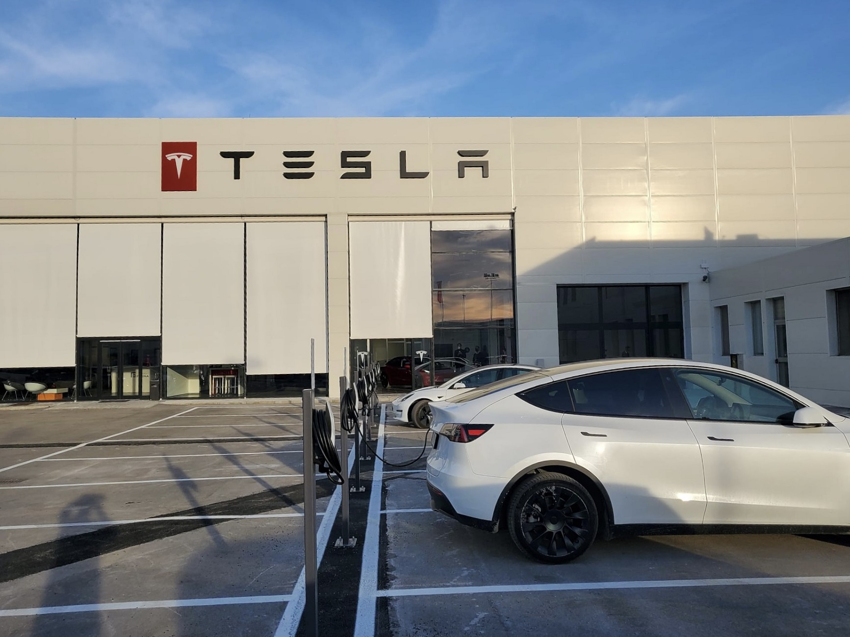 tesla caserta store 1