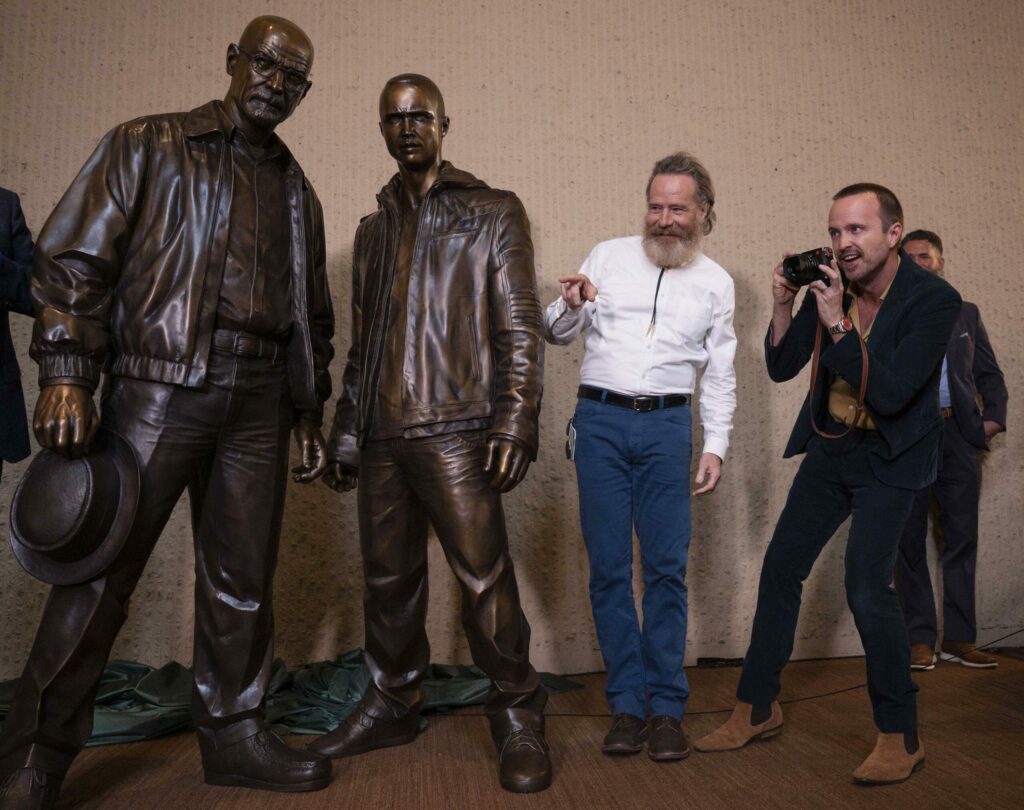 Breaking Bad La città di Albuquerque celebra la serie con le statue di bronzo di Walt e Jesse