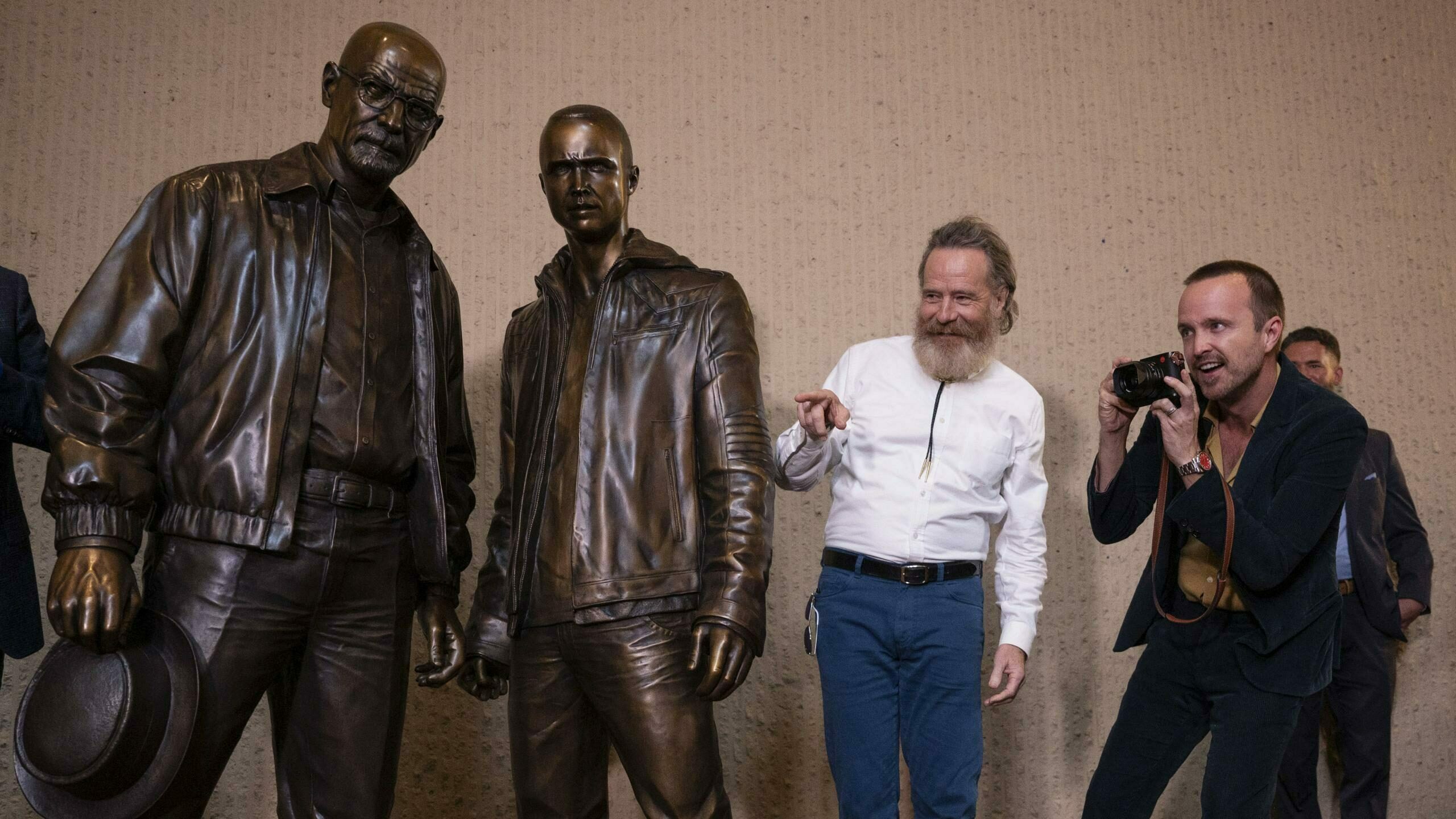 Breaking Bad La città di Albuquerque celebra la serie con le statue di bronzo di Walt e Jesse