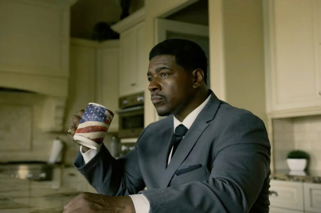 Stati Uniti: candidato al congresso usa armi automatiche e KKK per la propaganda 2 jerone davison ad rifles democrats kkk 1