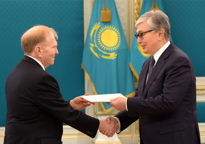 kazakhstan leader photoshopped photos president qasym zhomart toqaev 3 5ccaa4639c5aa 700