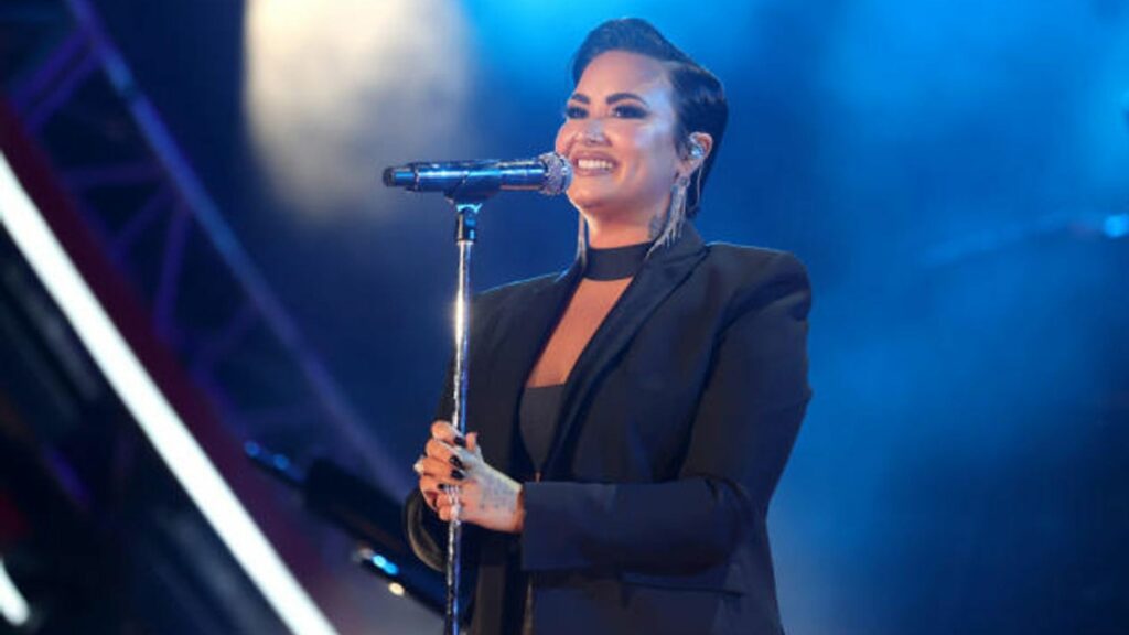 demi lovato disney channel cantante attrice lghtq+ non binaria