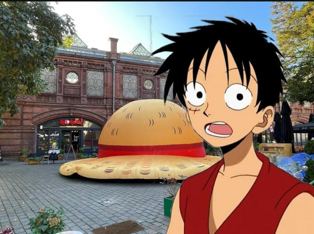 One Piece, è spuntato un enorme cappello di paglia in una piazza di Berlino