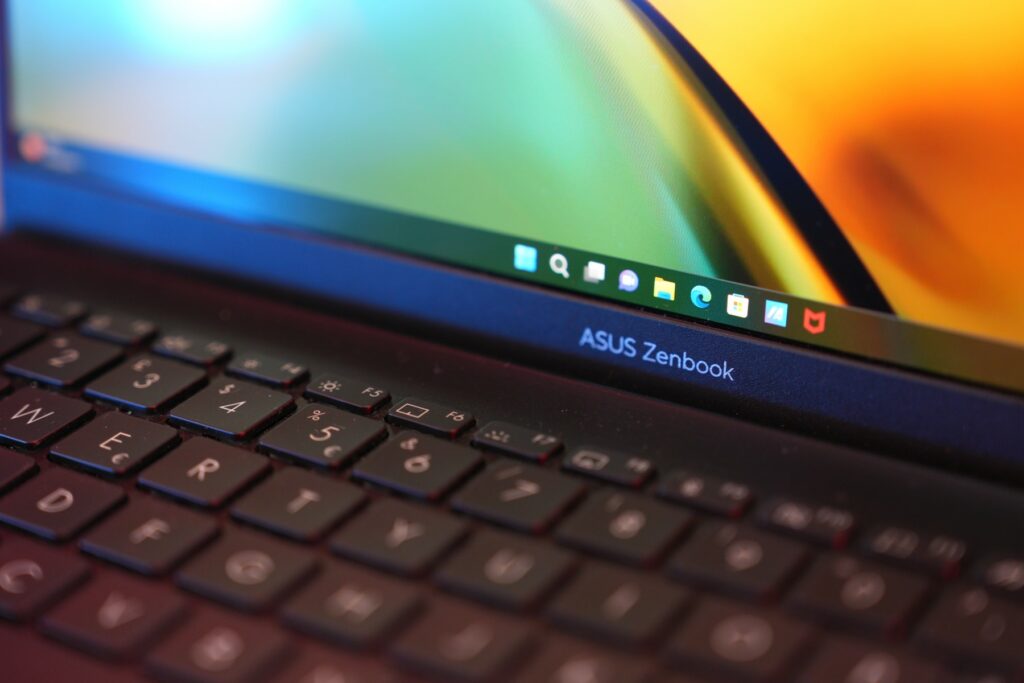 Asus Zenbook 14 Oled recensione intel evo i7