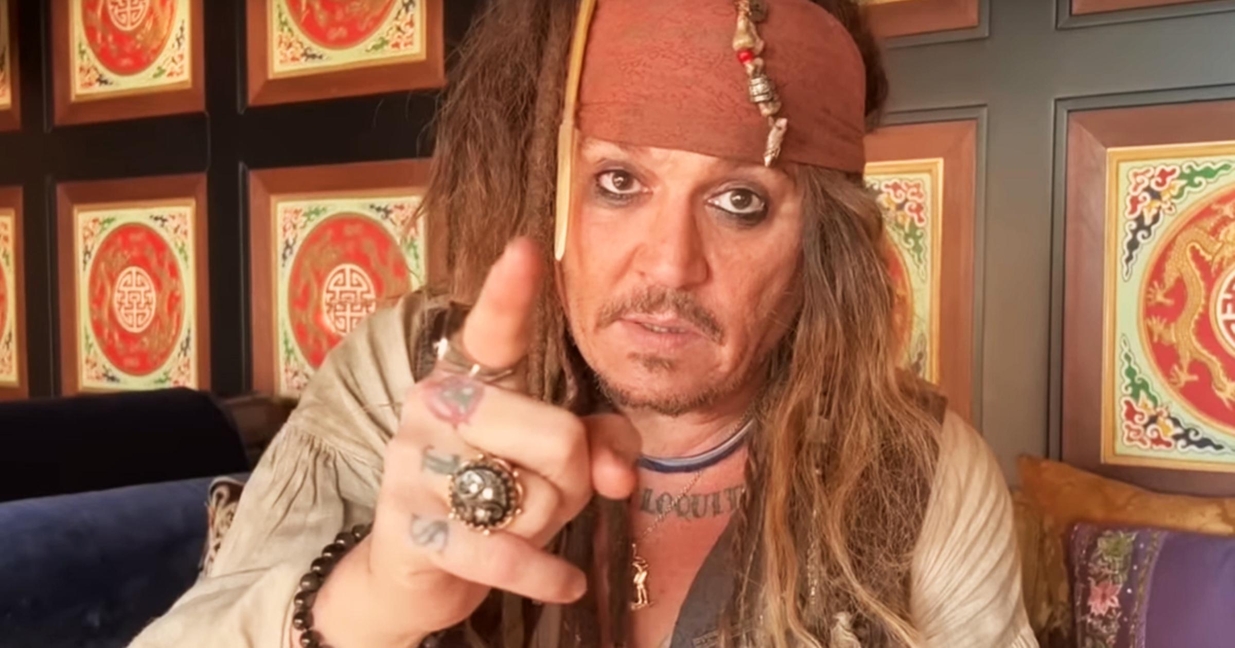 [VIDEO] Johnny Depp torna nel "ruolo" di Jack Sparrow per esaudire il desiderio di un giovane fan