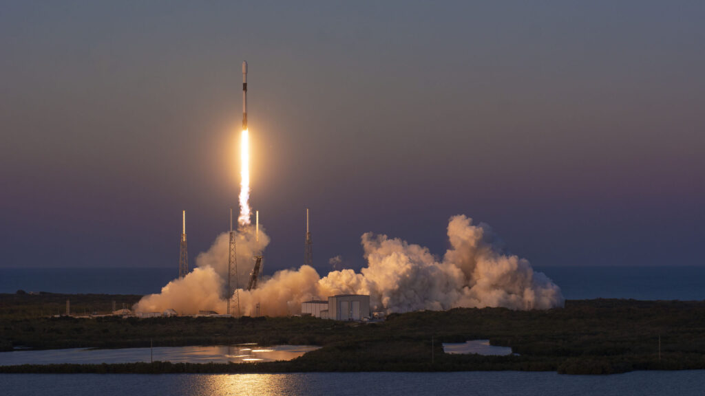 SpaceX lancerà dei satelliti Starlink V2 mini con un razzo Falcon 9