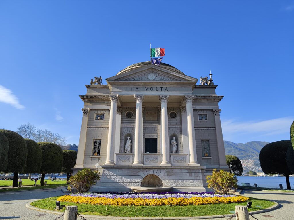 Tempio Voltiano, Como