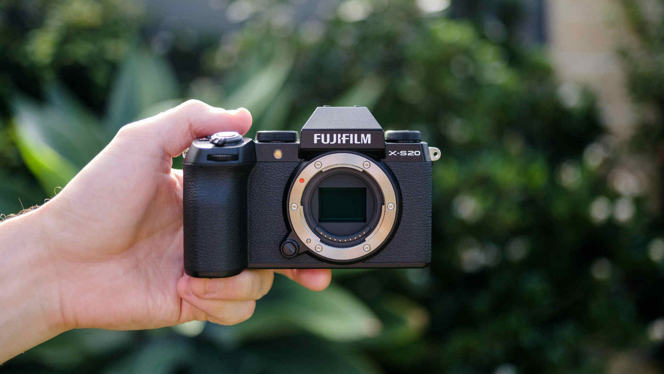 Fujifilm X-S20 mirrorless annuncio