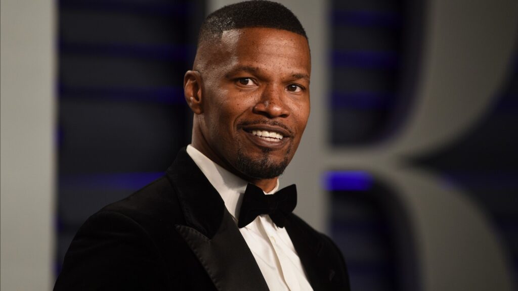 Jamie-Foxx-smoking