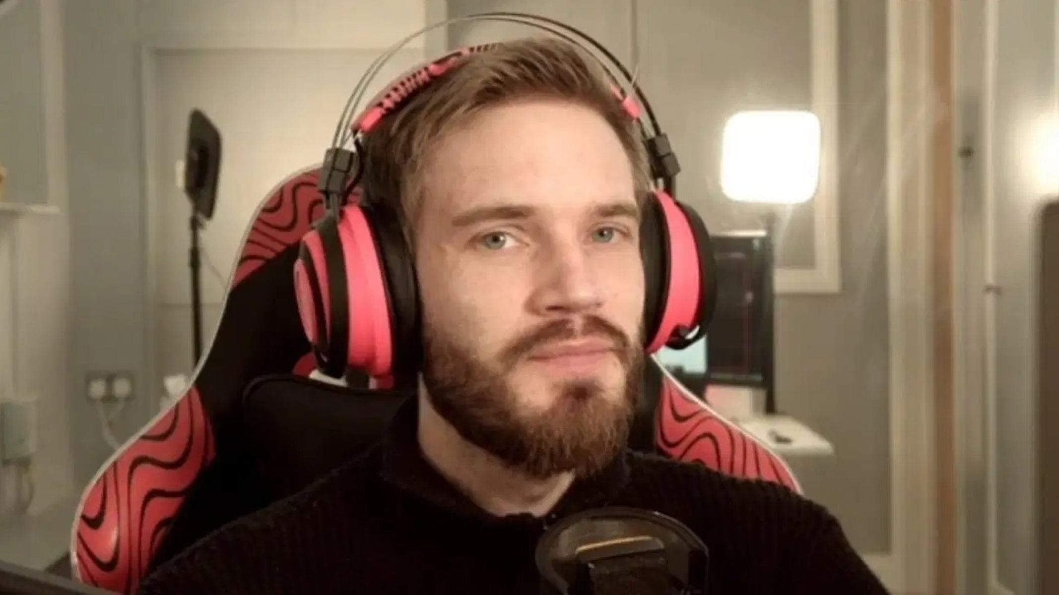 af96a4c8 pewdiepie returns to yo 1