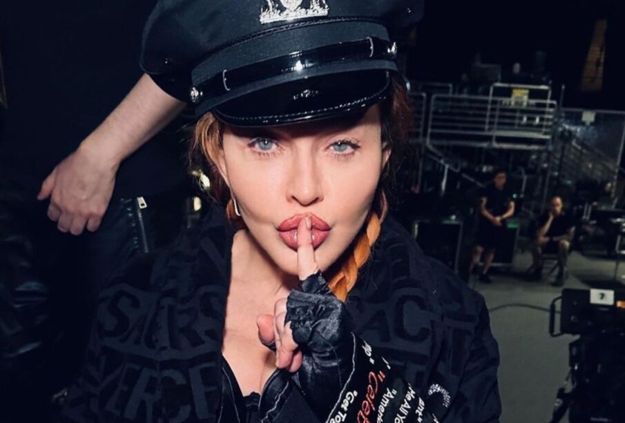 Madonna con gorro de Policia durante un videclip 905x613 1