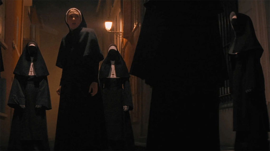Una scena di The Nun 2