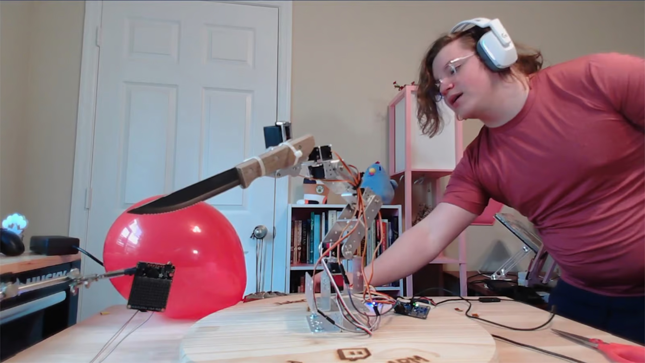 Twitch Arm, il braccio robotico di Jake Creates