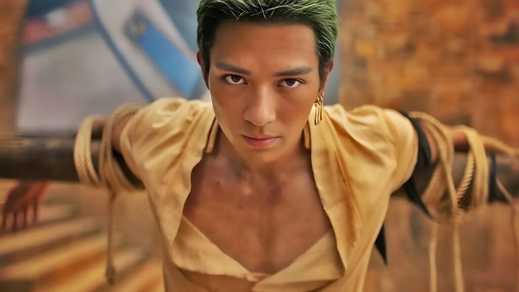 [VIDEO] One Piece - Netflix: Mackenyu del live action Netflix, incontra un cosplay di "mini Zoro"