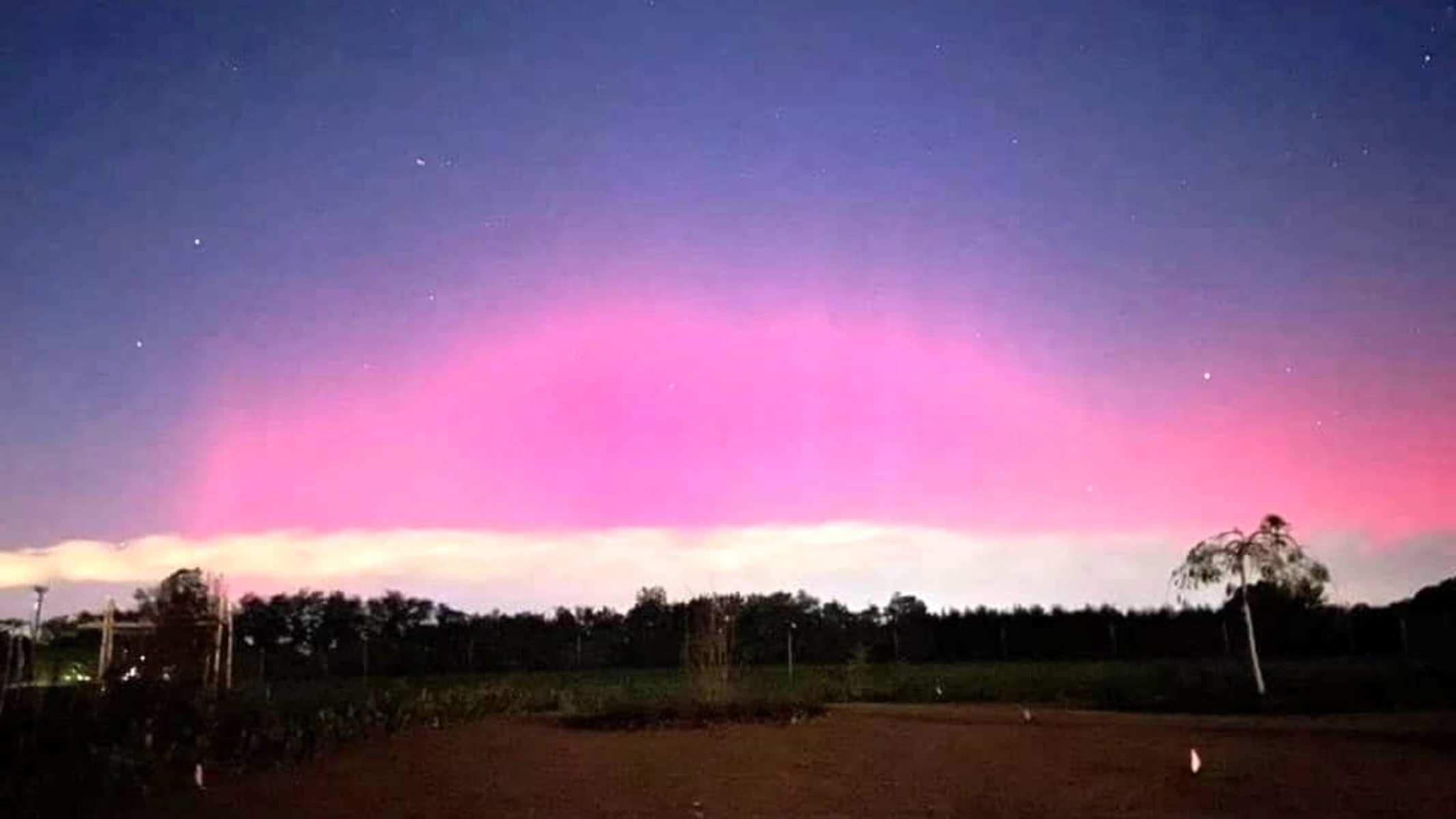 Milano, aurora boreale