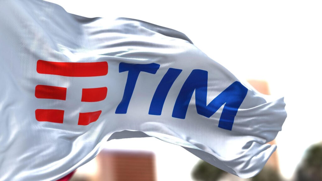 Via libera all'acquisizione di TIM