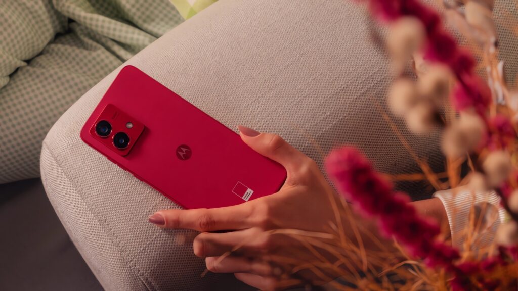 Moto G84 5G viva magenta 1