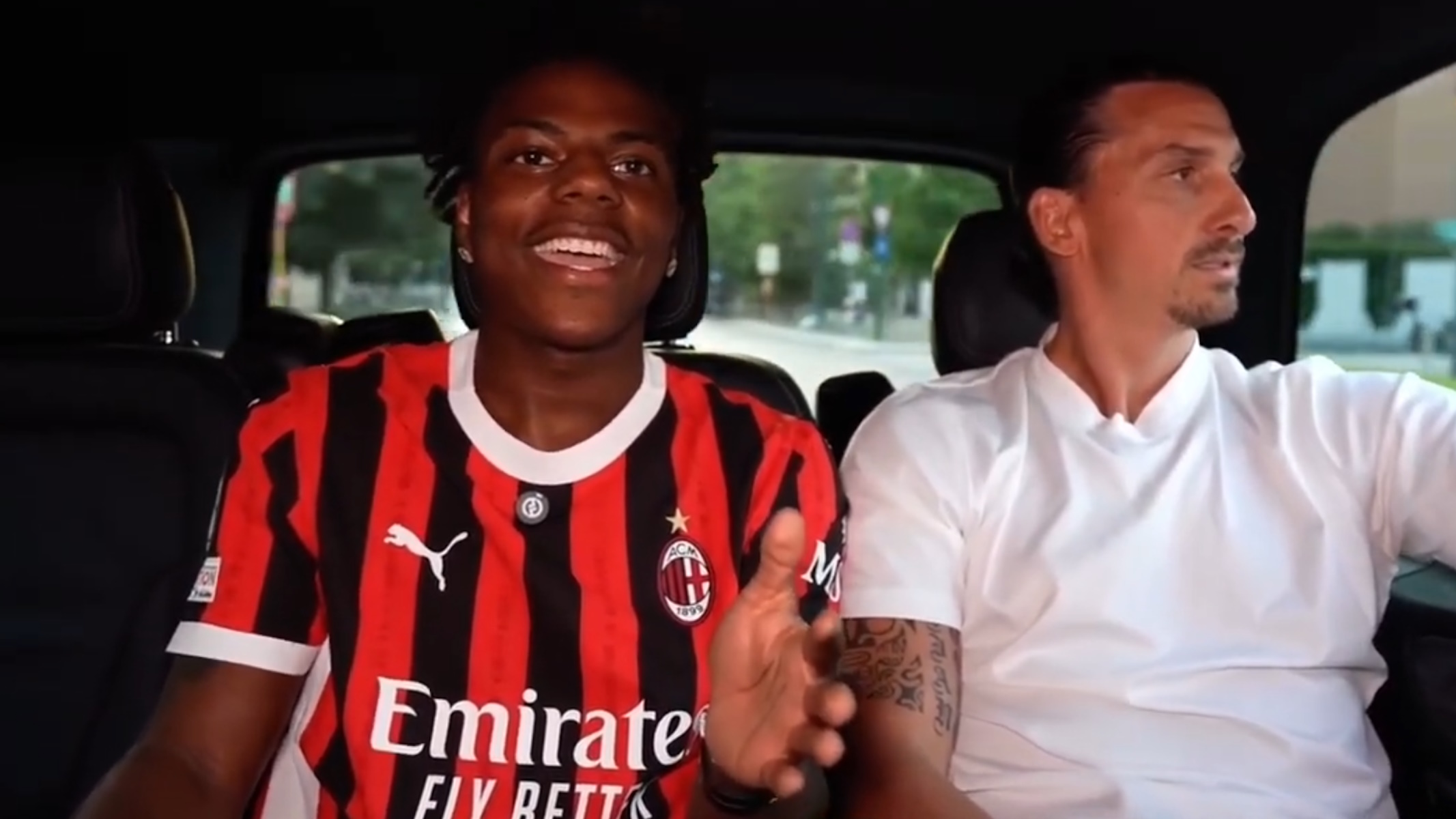 Speed e Ibrahimovic mentre giocano a English or Spanish