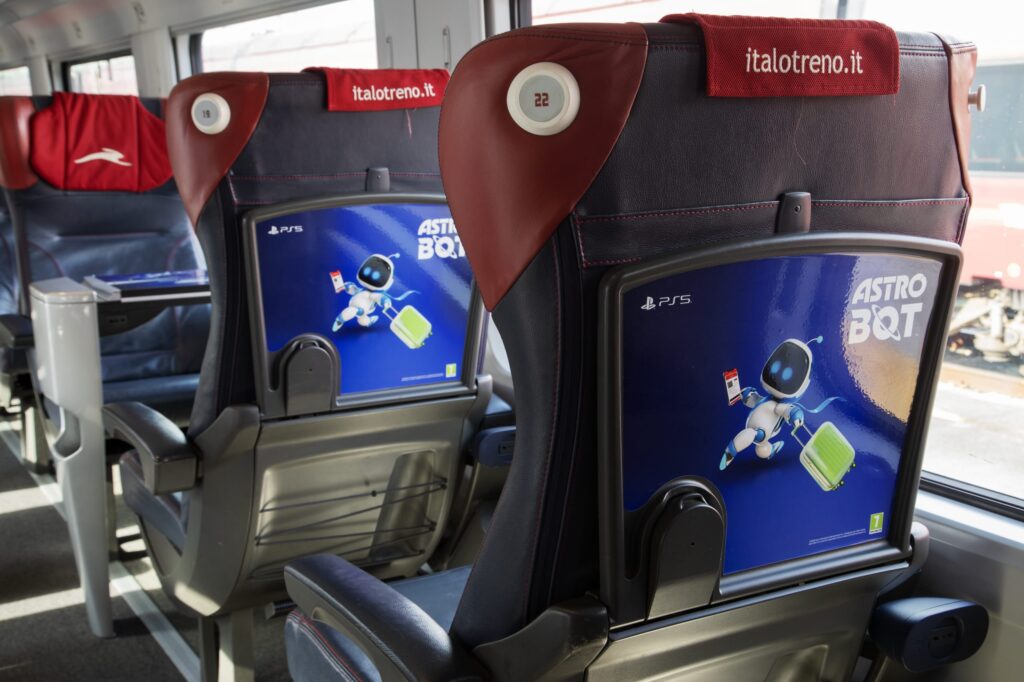 Astro Bot arriva sui treni di Italo grazie a una speciale collaborazione con PlayStation 3 photo 2024 12 12 19 30 00
