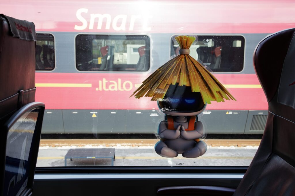 Astro Bot arriva sui treni di Italo grazie a una speciale collaborazione con PlayStation 5 Astro Bot