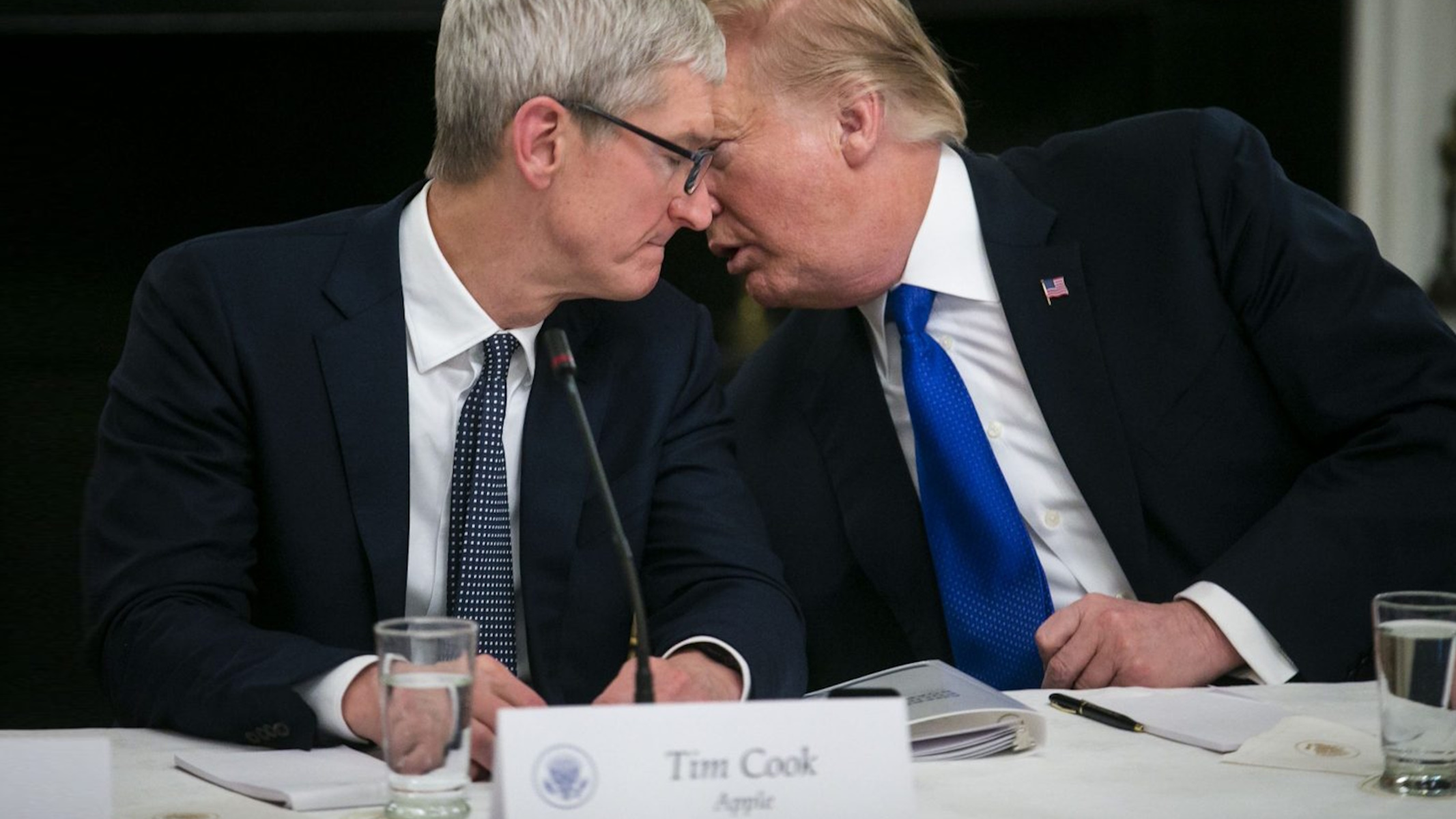 Donald Trump e Tim Cook