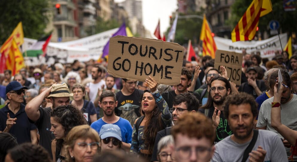 Proteste contro l'overtourism nel sud Europa 1 Overtourism proteste contro i turisti