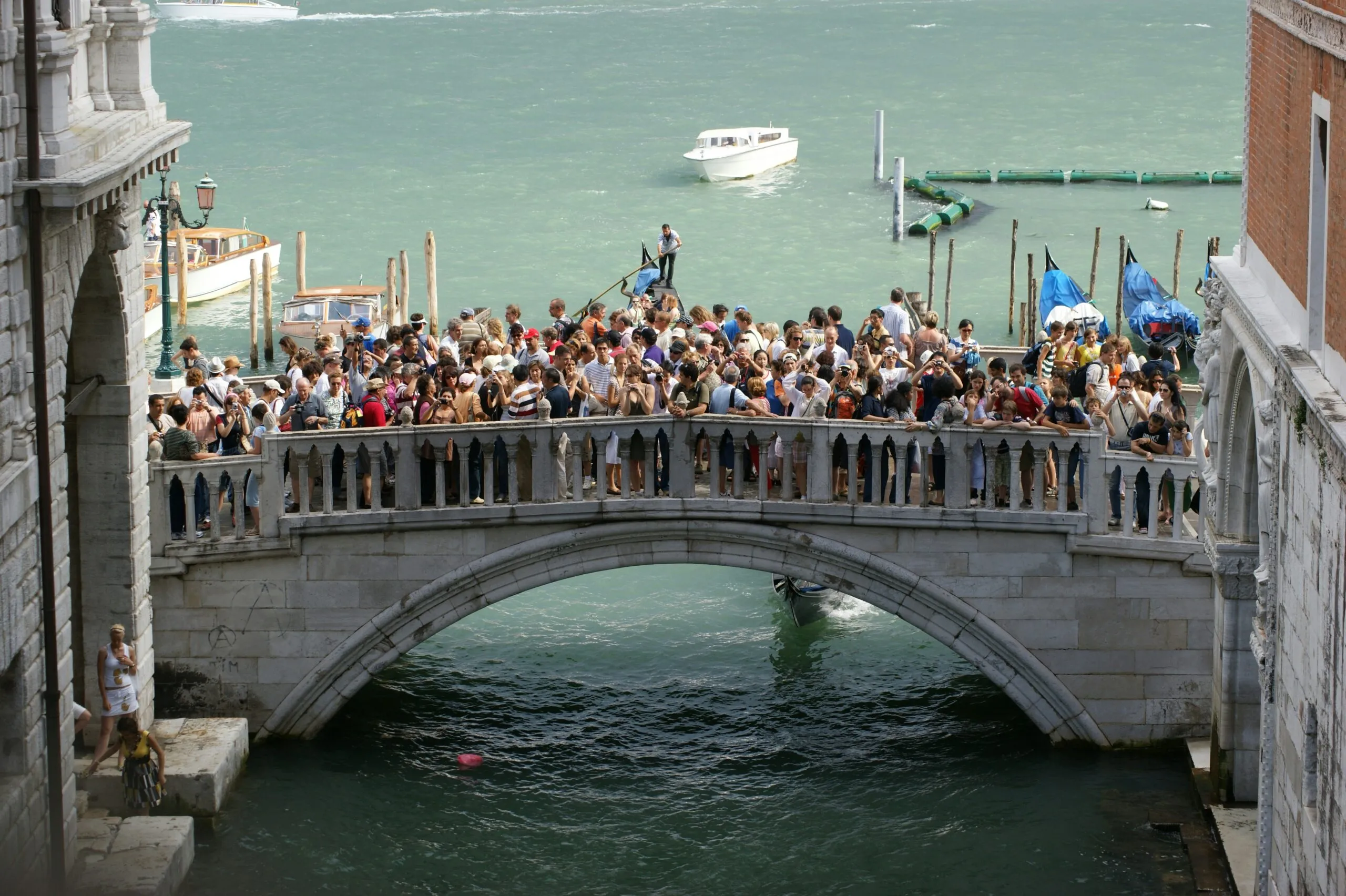 Overtoursim Venezia scaled 1