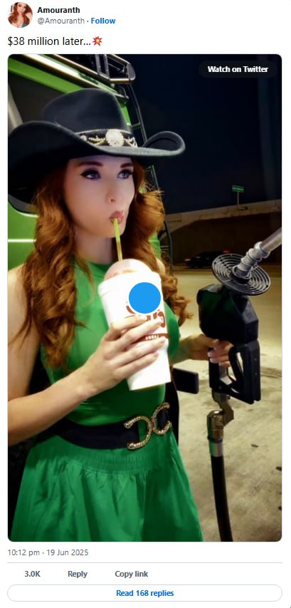 Amouranth, 38 milioni dopo: La streamer regina della provocazione fa il suo ritorno su Twitch 1 amouranth