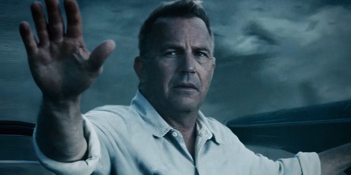Superman di Gunn potrebbe giustificare una delle scene più discusse di Man of Steel 4 kevin costner as jonathan kent in man of steel tornado death scene 1