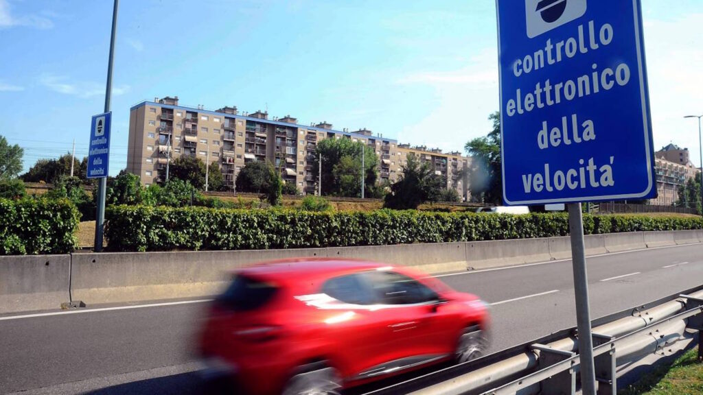 Multe per eccesso di velocità: in Italia tra le più pesanti, fino al 50% di uno stipendio medio 1 multe eccesso di velocita