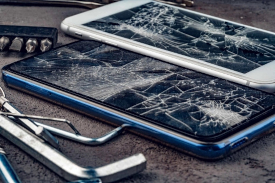 Smartphone e la prova "resistenza" nel 2025: cosa dicono i test ufficiali dei produttori e quali sono i migliori 2 smartphone