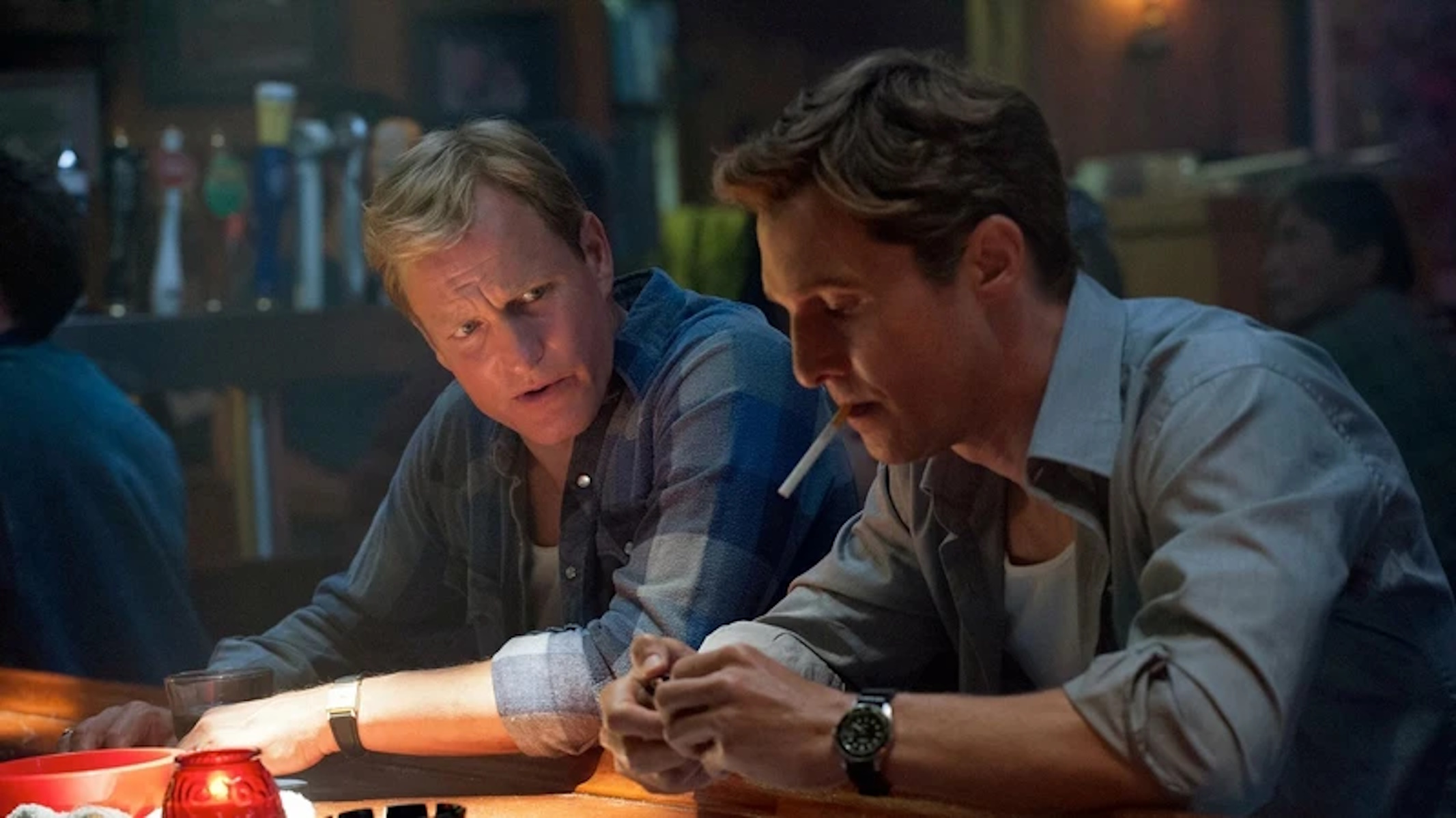 McConaughey e Harrelson interpretano Rust e Marty in True Detective
