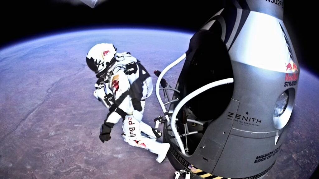 Morto il base-jumper dei record Felix Baumgartner: malore durante un lancio a Porto Sant'Elpidio 2 felix baumgartner lancio spazio